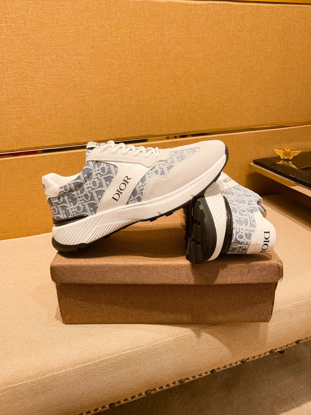 🚘🚘Factory batch 460💰🔥[Dior]🔥Men's high-end brand of shoes official website 1:1 latest masterpiece: the upper is made of Italian imported first-layer cowhide with a comfortable and breathable lining➕original non-slip and wear-resistant outsole🔥, making walking more convenient and comfortable! An exclusive new model, a stunning work, a beautiful 1:1 replica [color] compared to the official quality! Create a fashionable personality to set off your uniqueness! A must-have for trendy men! Classic🔥Size: 38-44 Color: 🔥 2⃣️colors available🔥